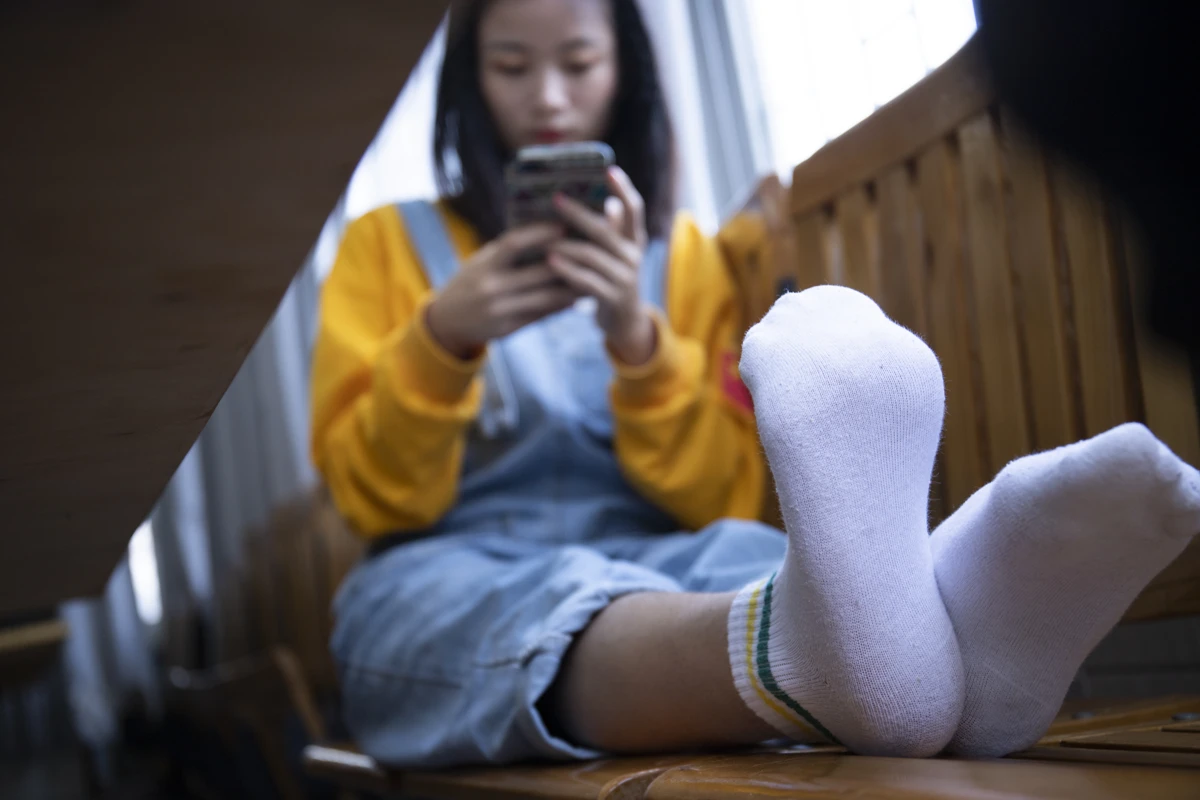 [Mzsock] NO.019 From a tricky angle, Sichuan girl Linlin shows off her beautiful feet in the classroom Southern football skills#[121P]-22